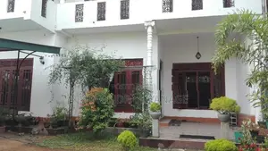 කිරිබත්ගොඩ නගරයේ වටිනා දෙමහල් නිවසක් විකිනීමට