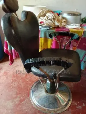 Saloon Chair with Wahl Hair Clipper