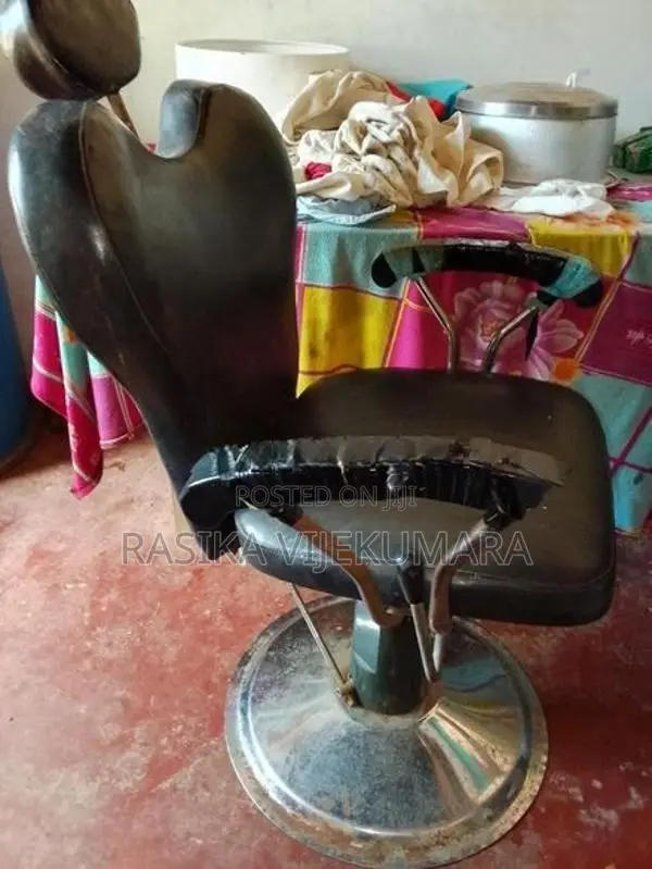 Saloon Chair with Wahl Hair Clipper
