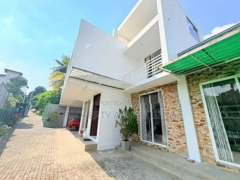 Elegantly Build House For Sale in Kalalgoda Thalawathugoda