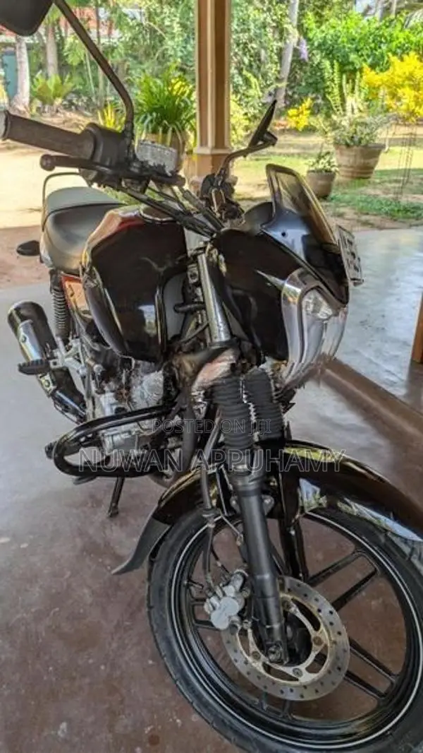 Bajaj V15 2016