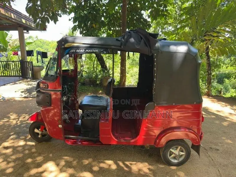 Bajaj RE 2014