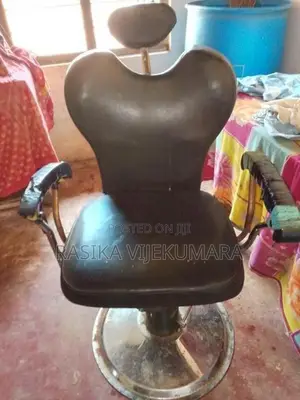Saloon Chair with Wahl Hair Clipper