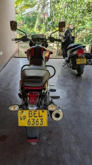 Bajaj V15 2016
