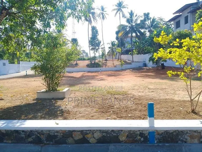Land for sale in Meepawala