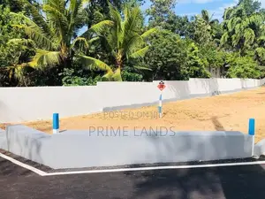 වටිනා බිම්කොටස් විකිනීමට කහතුඩුව