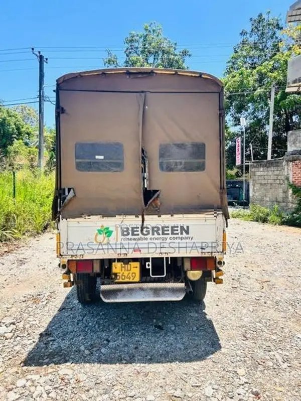 Isuzu 150 ELF (NHR69E) 1999