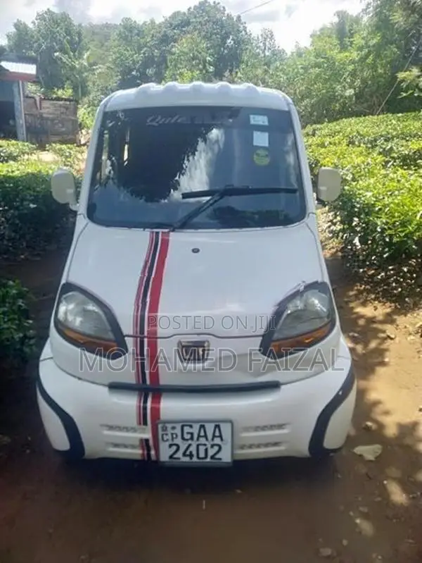 Bajaj Qute White 2019