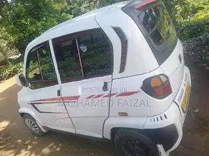 Bajaj Qute White 2019