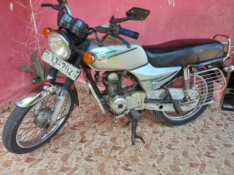 Bajaj Boxer 2003
