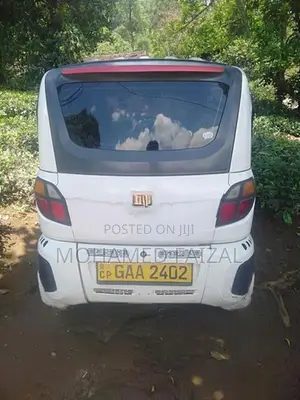 Bajaj Qute White 2019