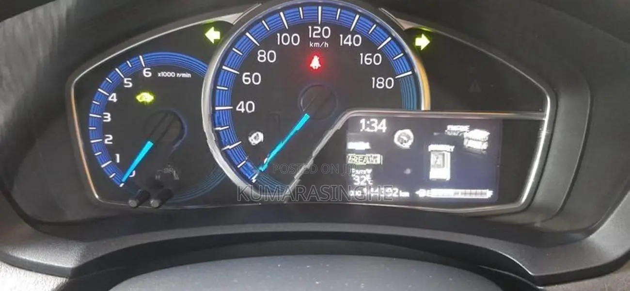 Toyota Axio Hybrid G Grade 2014