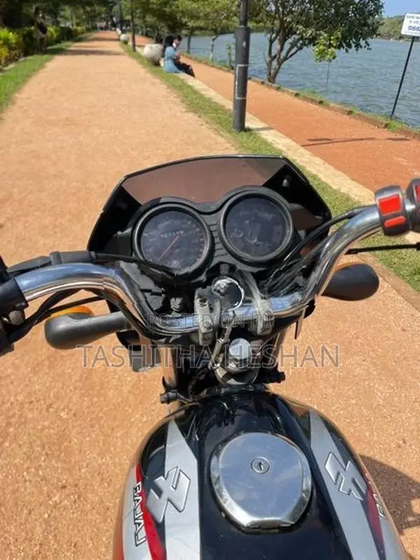 Bajaj CT100 2015