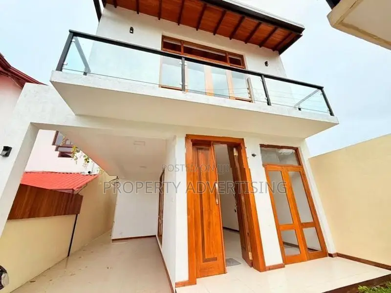 Elegantly Build Thalawathugoda Brand New House For Sale