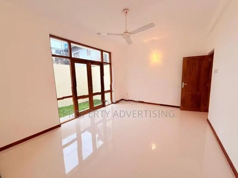 Elegantly Build Thalawathugoda Brand New House For Sale