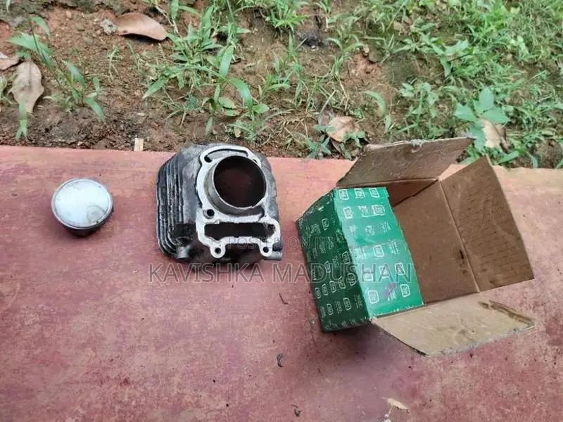 Bajaj Re බොර්