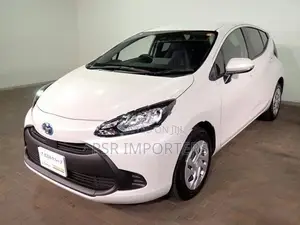 Toyota Aqua X HYBRID 2024