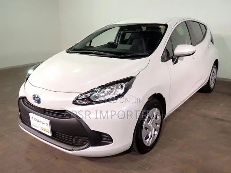 Toyota Aqua X HYBRID 2024
