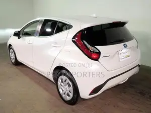 Toyota Aqua X HYBRID 2024