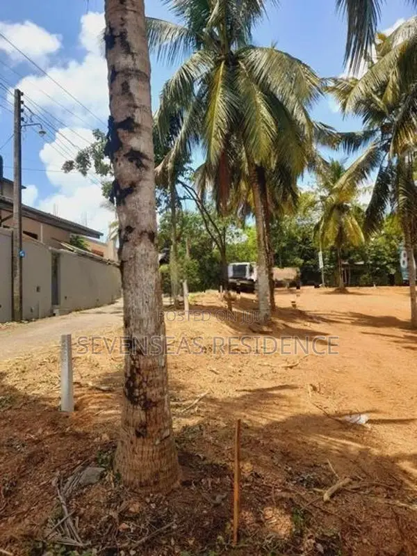 කහතුඩුව අදිවේගි පිවිසුමට ලගින්ම ඉඩම්