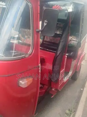 Bajaj RE 2002