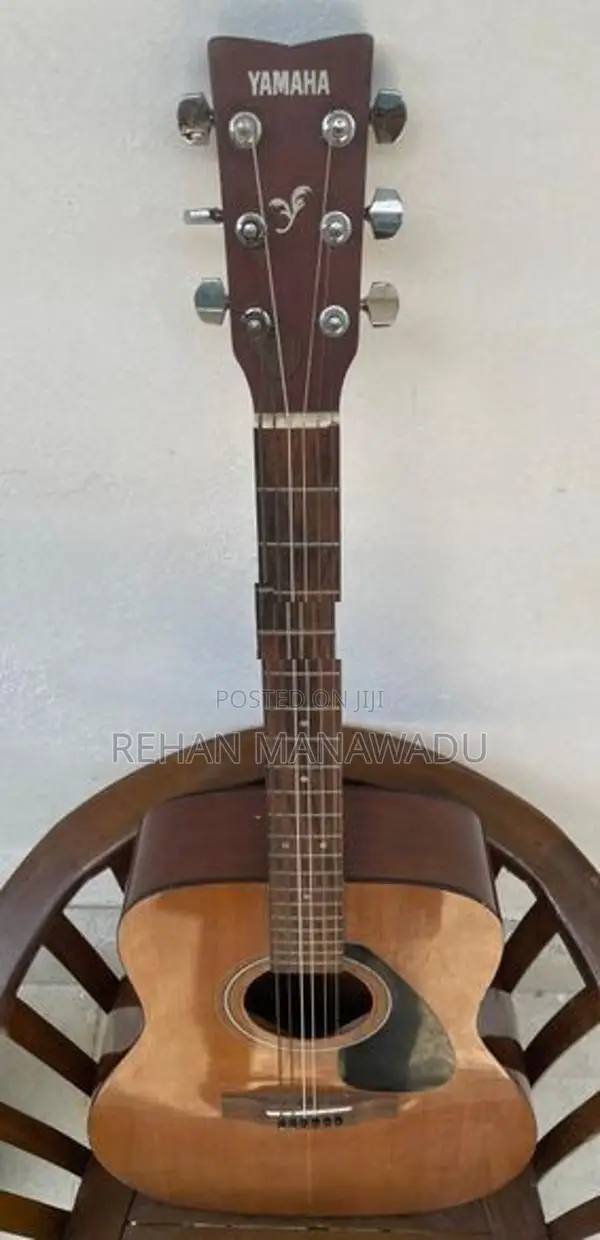 YAMAHA F310 Guitar