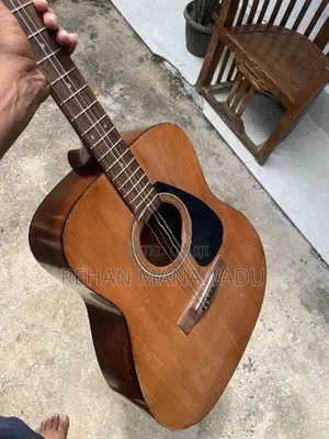 YAMAHA F310 Guitar