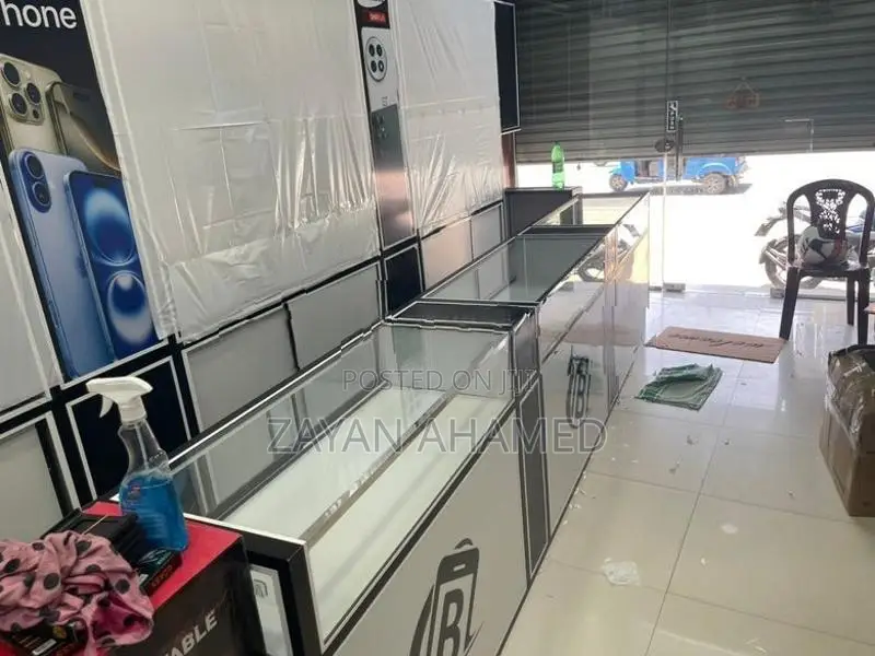 Show Case with Wall Fitting