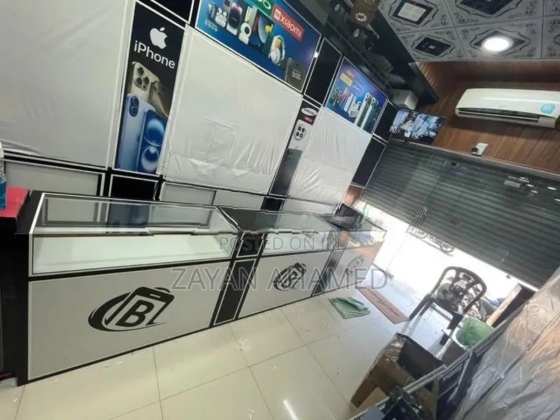 Show Case with Wall Fitting