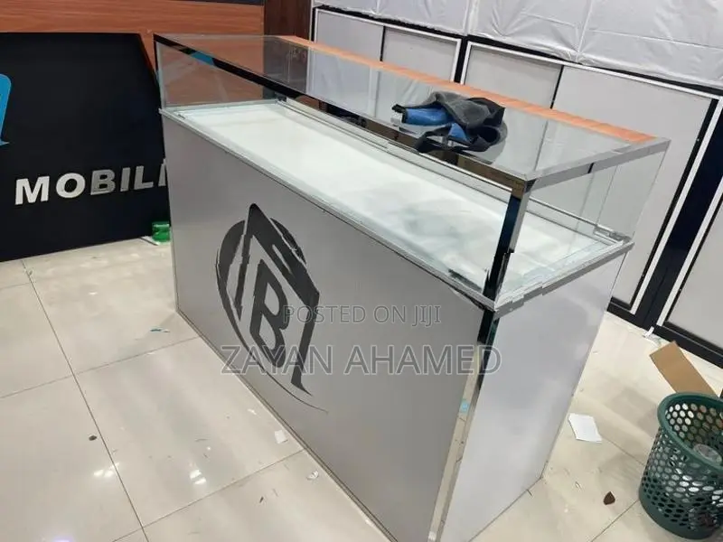 Show Case with Wall Fitting