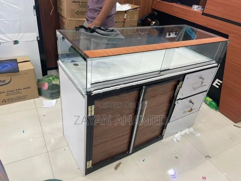 Show Case with Wall Fitting