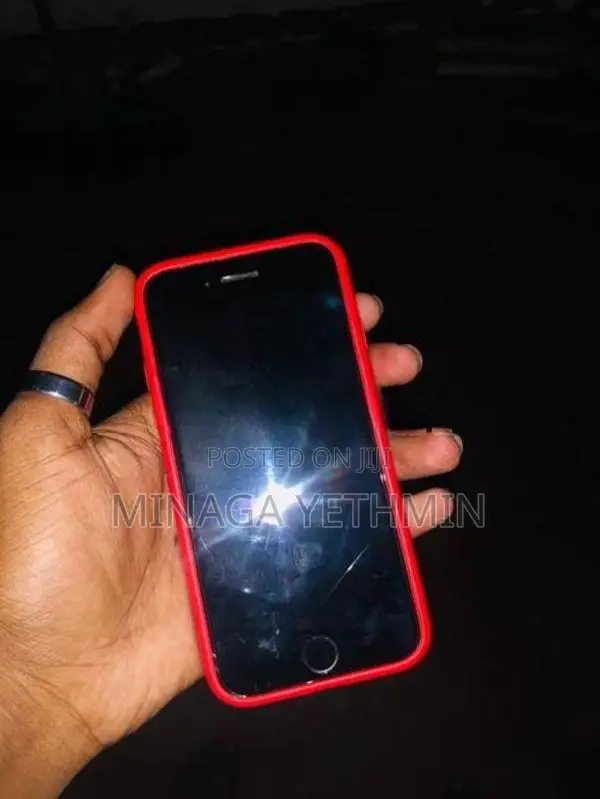 Apple iPhone SE 2 (Used)