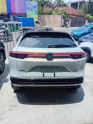 Honda Vezel Zplay 2025