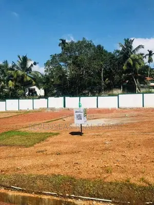 land in athurugiriya road kaduwela