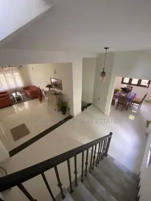 Spacious 3-Storey Family Home with Rooftop Terrace in Kadawatha