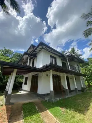 Spacious 3-Storey Family Home with Rooftop Terrace in Kadawatha