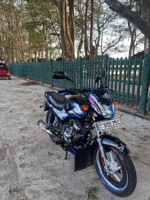 Bajaj CT100 2025
