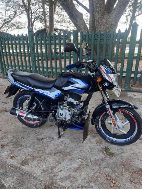 Bajaj CT100 2025
