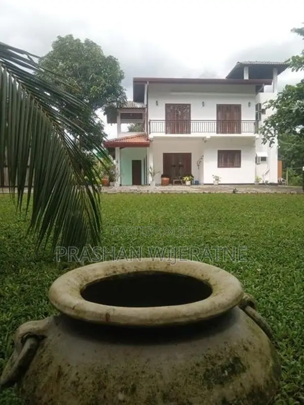 White Holiday Bungalow Family Stay - Kurunegala