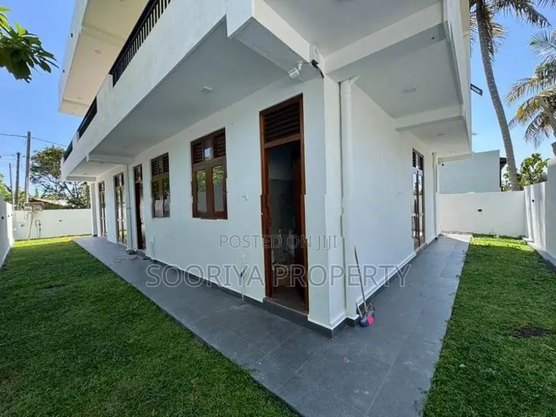 Box Type Modern House for Sale in Piliyandala