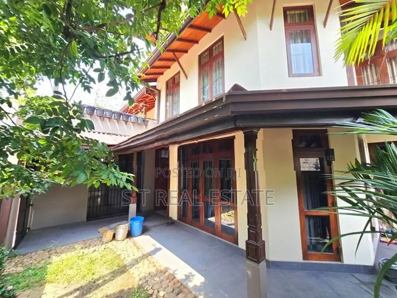 3 Storey House for Sale in Udahamulla
