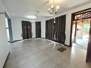 3 Storey House for Sale in Udahamulla