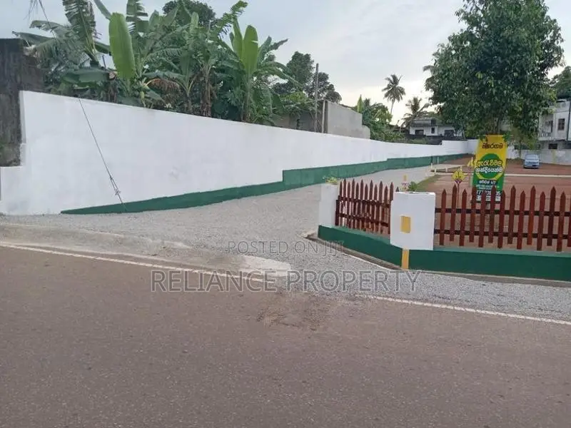 මහරගම - පිලියන්දල ප්‍රධාන මාර්ගයට අතේ දුරින් නේවාසික ඉඩම්