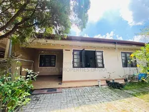 Prime Residential House Near Maharagama Town - ISU004H
