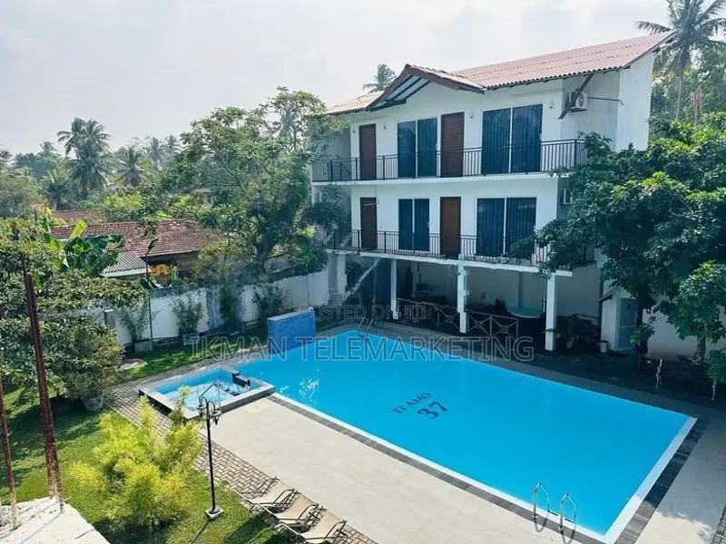 Hotel for Sale in Wadduwa (Pohaddaramulla)
