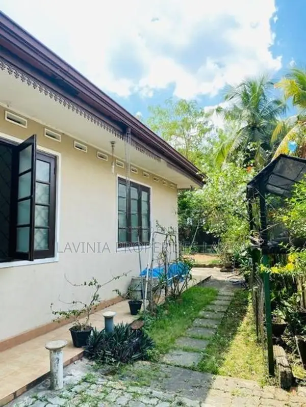 Prime Residential House Near Maharagama Town - ISU004H