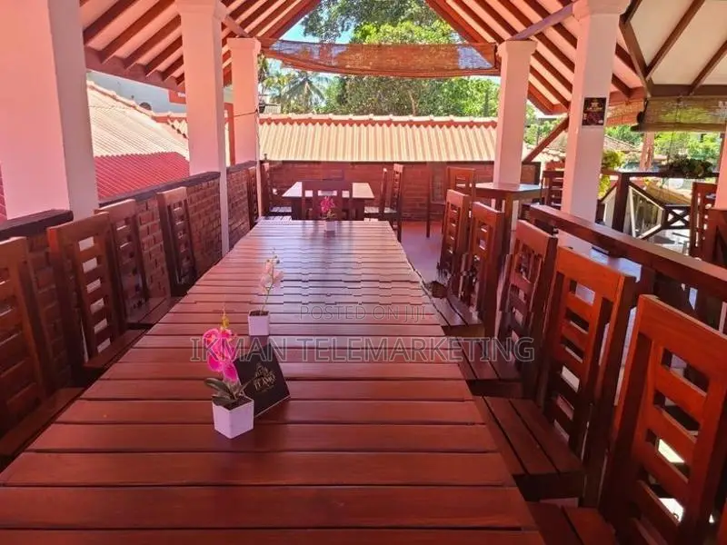 Hotel for Sale in Wadduwa (Pohaddaramulla)
