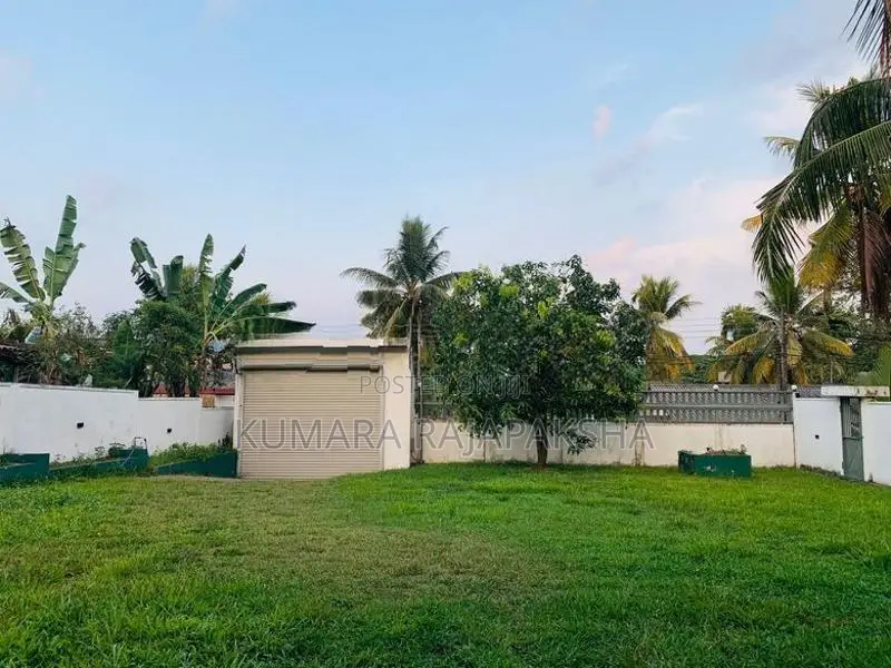 House with Land for Sale - Kaduwela