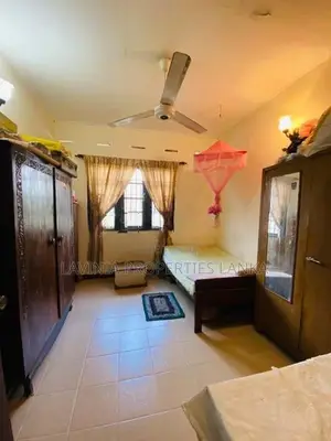 Prime Residential House Near Maharagama Town - ISU004H