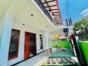 අත උඩ වටින නිවස විකිණීමට මීගමුව දලුවකොටුව